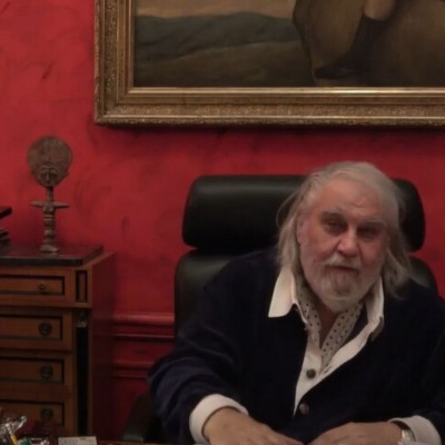 Δείτε τον Βαγγέλη Παπαθανασίου να μιλάει για την τελευταία του δουλειά, «The Thread»