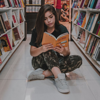 Μη φρικάρεις - 5 tips για να χαλαρώσεις και να πας σωστά προετοιμασμένη στις σχολικές εξετάσεις