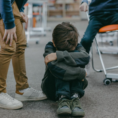 Συγκλονίζει μητέρα μαθητή: «Χτυπούσαν τον γιο μου κάθε μέρα στο σχολείο, του έσπασαν χέρι και πόδι»