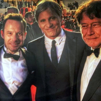 O Γιώργος Πυρπασόπουλος στο κόκκινο χαλί των Καννών μαζί με Kristen Stewart και Vigo Mortensen!