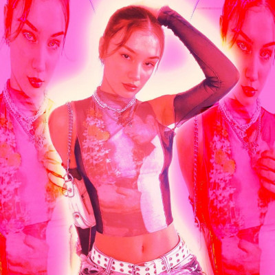 Cybercore: Το Y2K fashion trend της χρονιάς φέρνει τα graphics στην ντουλάπα μας