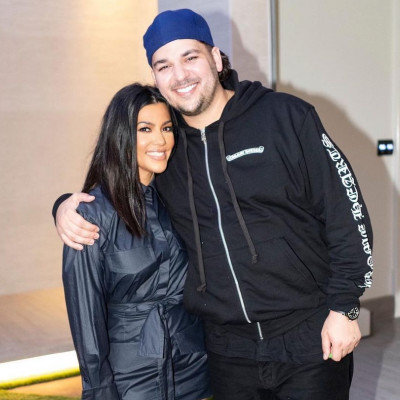 Ο λόγος που ο αδερφός της Kourtney Kardashian, Rob, έλειπε από τον γάμο της με τον Travis Barker