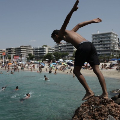 Μίνι καύσωνας, ευκαιρία για βουτιές: Οι 3 παραλίες δίπλα στην Αθήνα