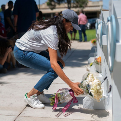 Η Meghan Markle ταξίδεψε ως το Τέξας για να τιμήσει τη μνήμη των παιδιών που χάθηκαν άδικα