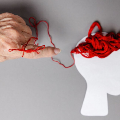 Οι 7 απλές συνήθειες που μειώνουν στο μισό τον κίνδυνο άνοιας, ακόμα κι αν έχετε γενετική προδιάθεση