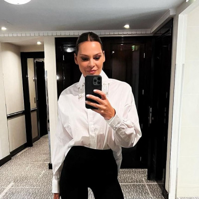 Η Υβόννη Μπόσνιακ δεν μπορεί χωρίς τον Αντώνη - Το νέο ταξίδι στο Παρίσι και η τρυφερή αγκαλιά