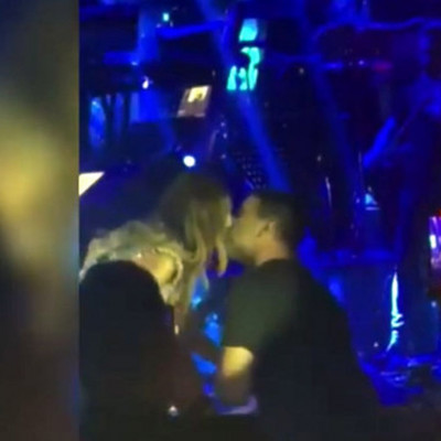 Βανδή-Μπισμπίκης: Το καυτό φιλί στο στόμα από την πίστα και η πιο τρυφερή αφιέρωσή της, γεμάτη νόημα