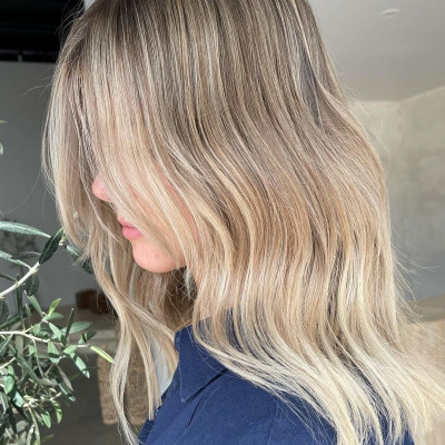 Το trick για να φύγουν από τα ξανθά μαλλιά οι πρασινίλες από το χλώριο της πισίνας