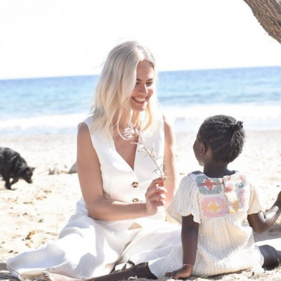 Χριστίνα Κοντοβά: Για μπάνιο στη θάλασσα με την κόρη της