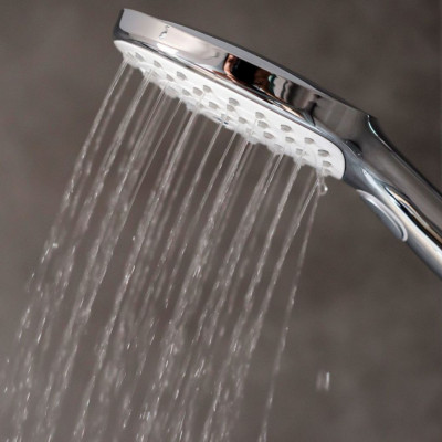 Τι συμβαίνει στο σώμα μας όταν κάνουμε κρύο ντους (video)