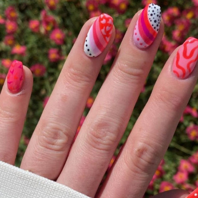 Summer pop: Το nail art trend που θα λατρέψεις αν αγαπάς τα έντονα χρώματα