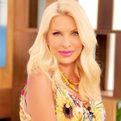 Ελένη Μενεγάκη: Αυτό είναι το νέο αξεσουάρ, που «έχει φάει κόλλημα»!