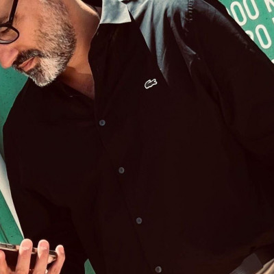 Να είστε παράσημα για τον άντρα, όχι τρόπαια