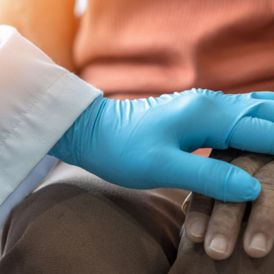 Πάρκινσον: Η πρόληψη, οι παράγοντες κινδύνου, τα συμπτώματα και οι επιπλοκές