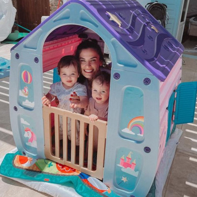 Χριστίνα Μπόμπα: Η πρωινή ανάρτηση από τη Μύκονο με μία από τις δίδυμες