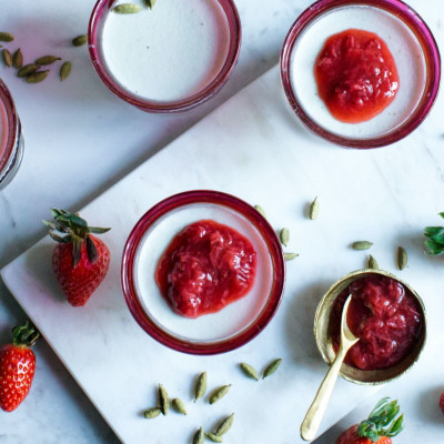 Απίθανο γλυκό ψυγείου με μπισκότα, ζελέ και κρέμα (vid)