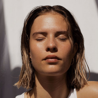 Jello skin: Η νέα τάση για λαμπερή επιδερμίδα που έχει γίνει viral στο TikTok