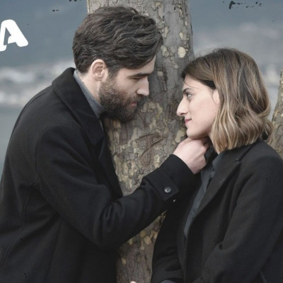 Make up artist σε γνωστές τηλεοπτικές σειρές έχει σπουδάσει ερευνητική ιατρική και έχει PhD