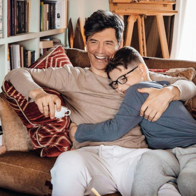 Σάκης Ρουβάς: Η μητέρα του είναι ολόιδια με τον γιο του, Αλέξανδρο - Εκπληκτική φώτο