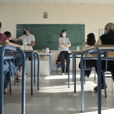 Πανελλήνιες 2022: Δείτε εδώ τα θέματα σε Ιστορία, Φυσική, Οικονομία