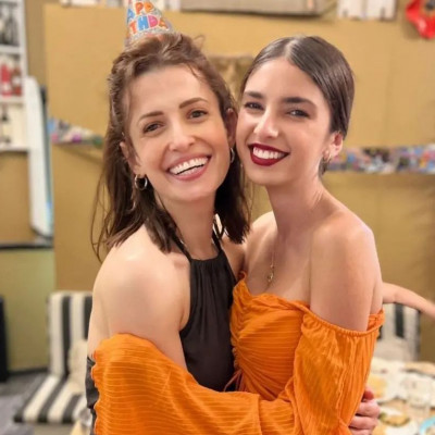 Η Γη της ελιάς: Τα γενέθλια της Χρύσας Παππά και το πάρτι με τους συμπρωταγωνιστές της