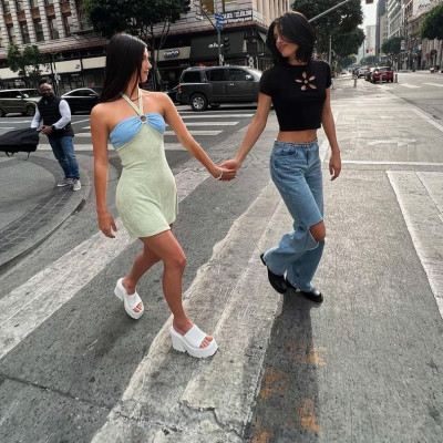 «I'm a Barbie girl»: Θυμάσαι τα παπούτσια της Barbie; Είναι η νέα τάση της σεζόν