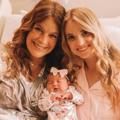 50χρονη μητέρα οχτώ παιδιών, γέννησε την εγγονή της