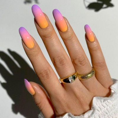 Τα sunset nails είναι η νέα τάση στα μανικιούρ που θα βλέπεις συνέχεια στο feed σου