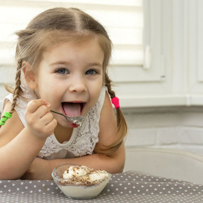 Συνταγή για παγωτό χωρίς ζαχαρούχο γάλα (vid)