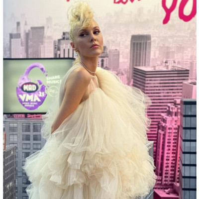 Λίγο πριν τα MAD VMA 2022 θυμόμαστε τις καλύτερες εμφανίσεις των stars στο κόκκινο χαλί