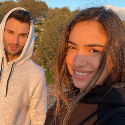 Είπε το ναι! Η Άννα Πρέλεβιτς αρραβωνιάστηκε τον Νικήτα Νομικό και μας δείχνει το μονόπετρο