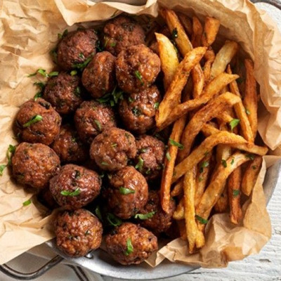 Άκης Πετρετζίκης: Τα κεφτεδάκια της γιαγιάς