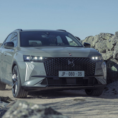 Το νέο DS 7 αποκαλύπτεται: Συνδυάζει την υψηλή τεχνογνωσία με τη μοναδική κομψότητα