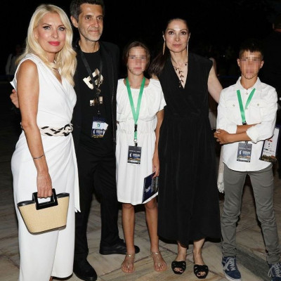 Ό,τι ονειρευόταν στη ζωή του ο Φοίβος το βρήκε στην Αμαλία Καντερέ - Σπάνια έξοδος με τα παιδιά τους