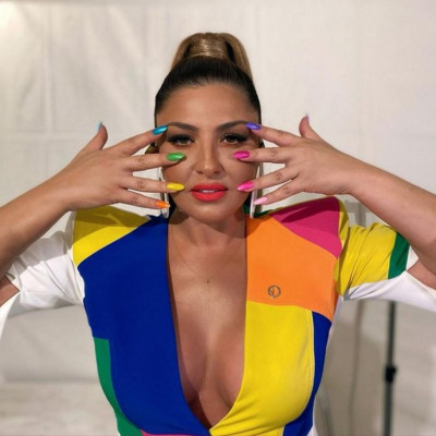 Παπαρίζου: Μεσογειακή σιλουέτα και σορτς… το τέλειο ταίριασμα πάνω της