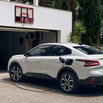 Τα νέα Citroën ë-C4 X & C4 X συνδυάζουν κομψότητα, φινέτσα, χαρακτήρα από τα FASTBACK, SEDAN & SUV!