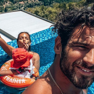 Ελένη Χατζίδου: Οικογενειακές διακοπές στη Λευκάδα - H Μελίτα κλέβει την παράσταση