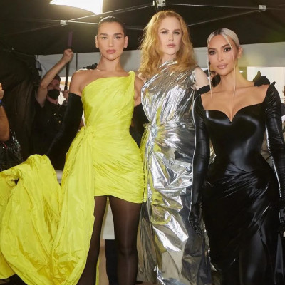 Οι Kim Kardashian, Nicole Kidman, Dua Lipa και Naomi Campbell περπάτησαν στο show του Balenciaga