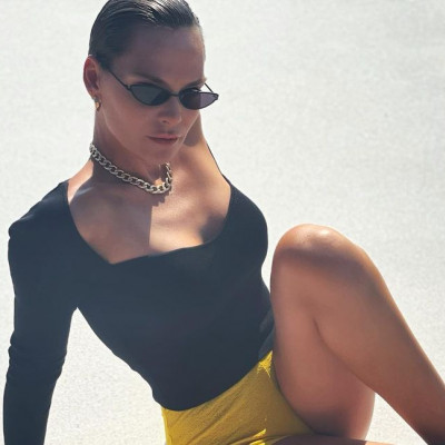 Η Υβόννη Μπόσνιακ με τα πιο κοντά μαλλιά που είχε ποτέ,σε πείθει να κλείσεις ραντεβού στο κομμωτήριο