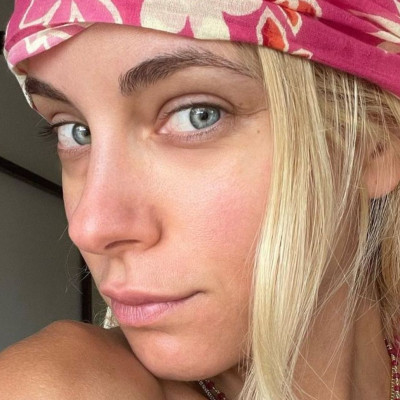 Δούκισσα Νομικού: Στα πατώματα με τα παιδιά της – Η δημιουργική δραστηριότητα που έκαναν