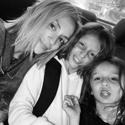 Σοφία Καρβέλα: Βρίσκεται στην Ελλάδα με τους γιους της και γυμνάζονται παρέα