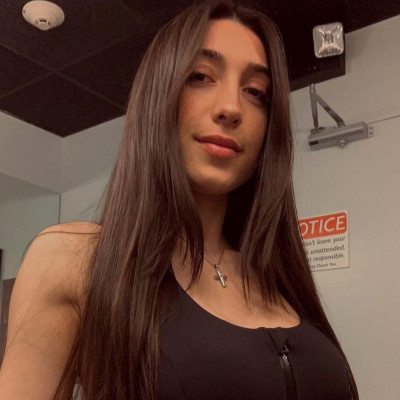 «Πόσο σε θέλω»: Το ολοκαίνουριο ελληνικό hit του καλοκαιριού ανήκει στην Κατερίνα Κακοσαίου