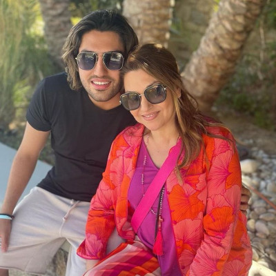 Μες της Μυκόνου τα στενά η οικογένεια Σχοινά το «ζει» όπως το τραγούδι του Διονύση