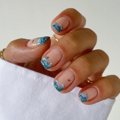 Ocean nails: Το νέο trend θέλει τα κύματα της θάλασσας στο μανικιούρ σου