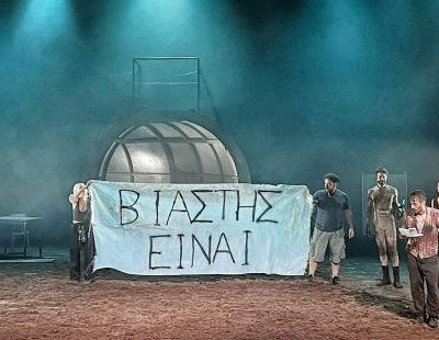 Ο Χάρης Τζωρτζάκης μάς εξηγεί γιατί ο ίδιος του ο χώρος ανεβάζει πανό & έχει εκτοπίσει τον Λιγνάδη 