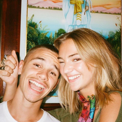 Ο Romeo Beckham ήθελε να κάνει πρόταση γάμου στη Mia Regan αλλά ο Brooklyn του το χάλασε