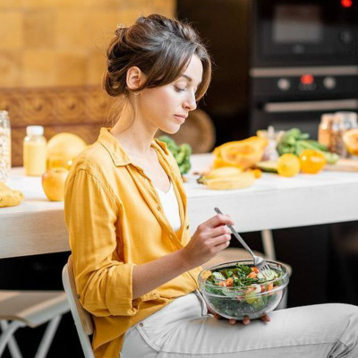 Τρεις λόγοι που αισθάνεστε πρήξιμο μετά το φαγητό