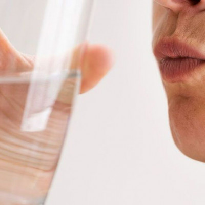 Ξηροστομία: Δείτε ποια θα μπορούσε να είναι η αιτία και πότε πρέπει να επισκεφτείτε έναν γιατρό