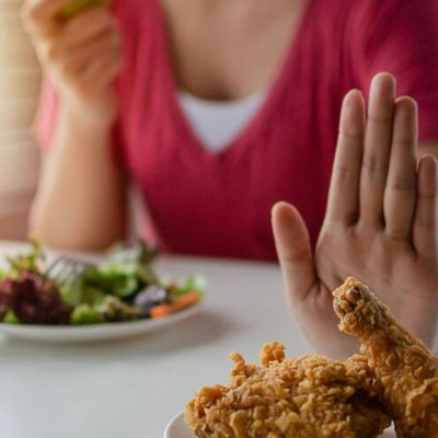 Η μακροχρόνια διατροφή με υψηλή περιεκτικότητα σε λιπαρά επιταχύνει την εξέλιξη  του Αλτσχάιμερ