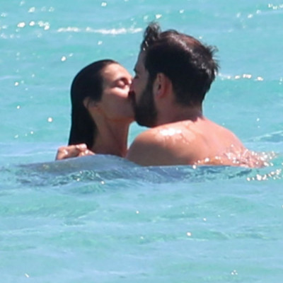 Ηλιάνα Παπαγεωργίου: Τα «καυτά» φιλιά και οι αγκαλιές με τον πρώην σύζυγό της στη θάλασσα